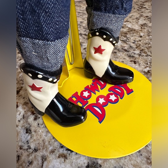 Howdy Doody Limited Edition 50th Anniversary Doll with Stand - Picture 10 of 11